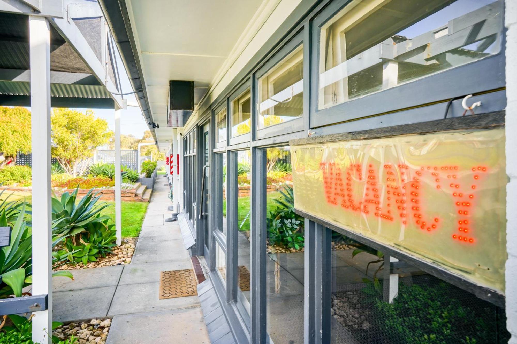 Meningie Waterfront Motel エクステリア 写真