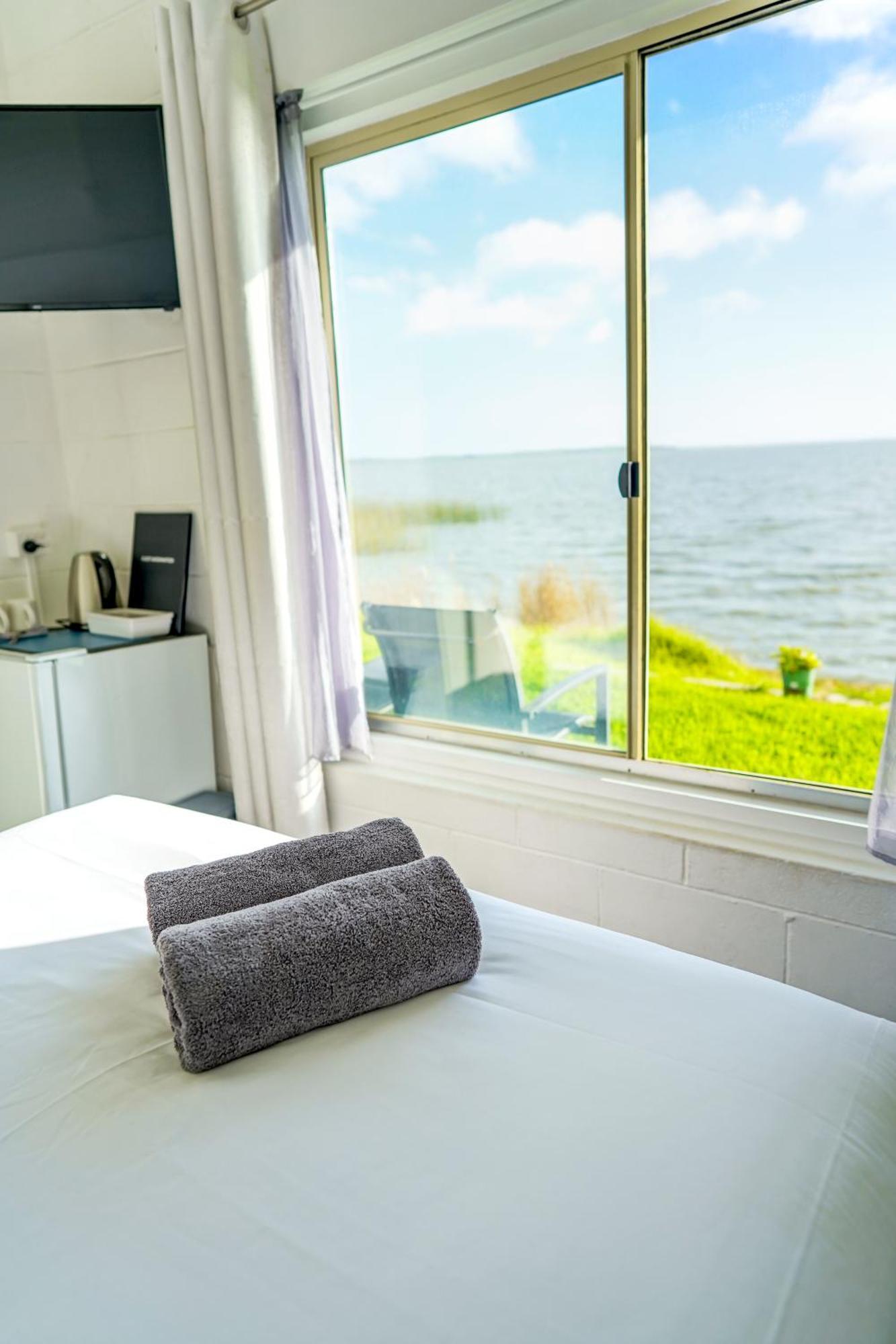 Meningie Waterfront Motel エクステリア 写真